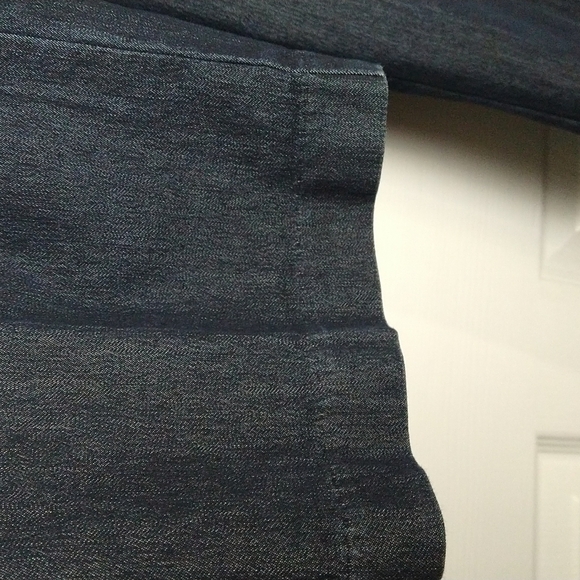 $ 𝅺LEE natural fit just below the waist dark wash blue jeans. Size 12 petite - Picture 8 of 12